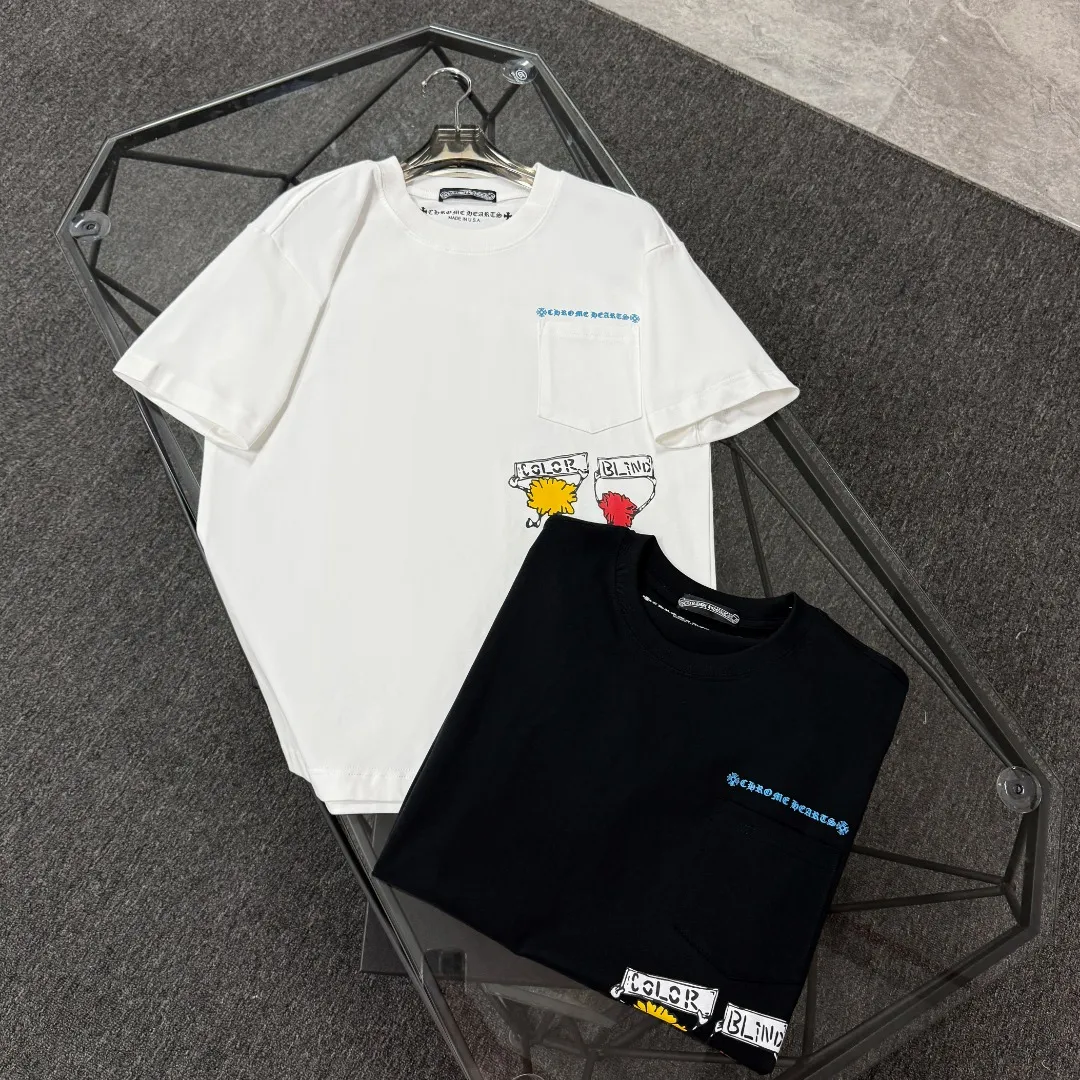 P180 Chrome Hearts Chrome Hearts 25 high-end versions. The fabric is made of 300 grams of high-density pure cotton. It does not deform or shrink. It has three labels. It is the same style for men and women. Technology: suede foaming + digital printing. Color: white, black. SIZE: S-XL.